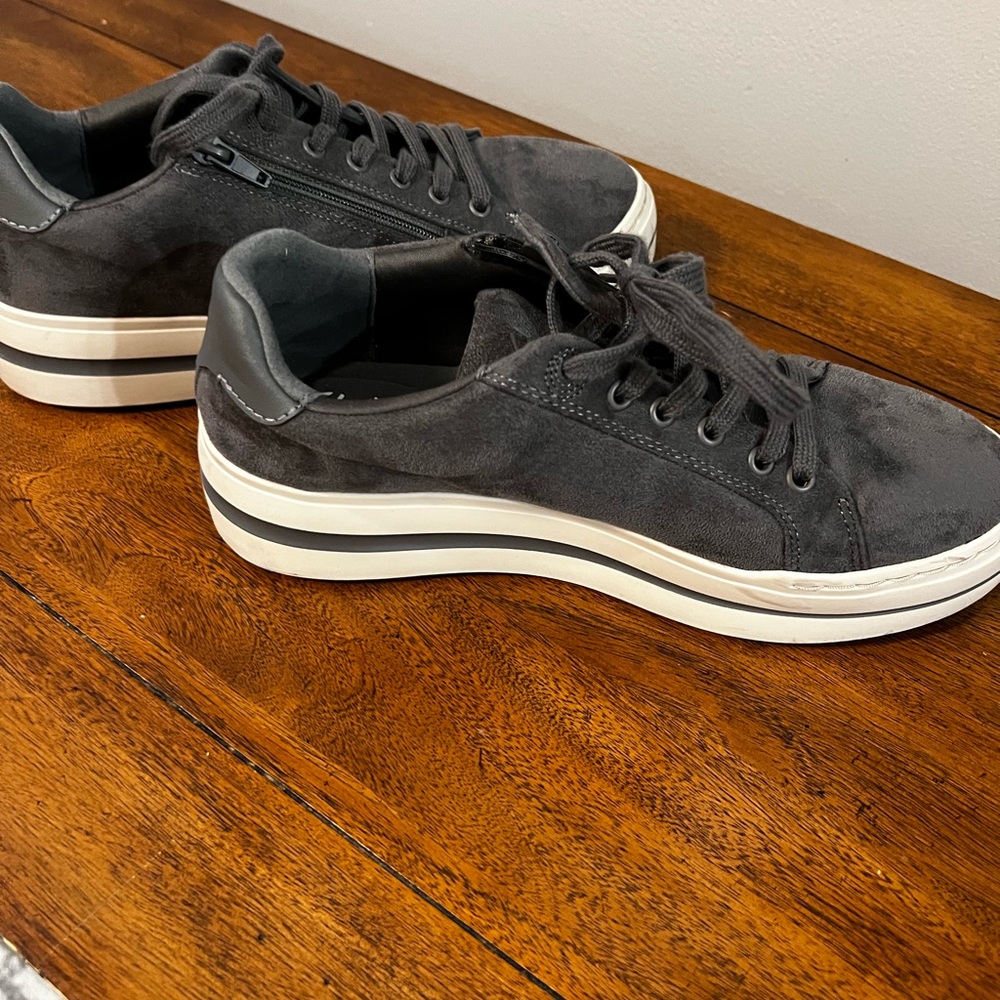 WOMENS Stylish Charcoal Sneakers Womens 8.5.  Worn twice